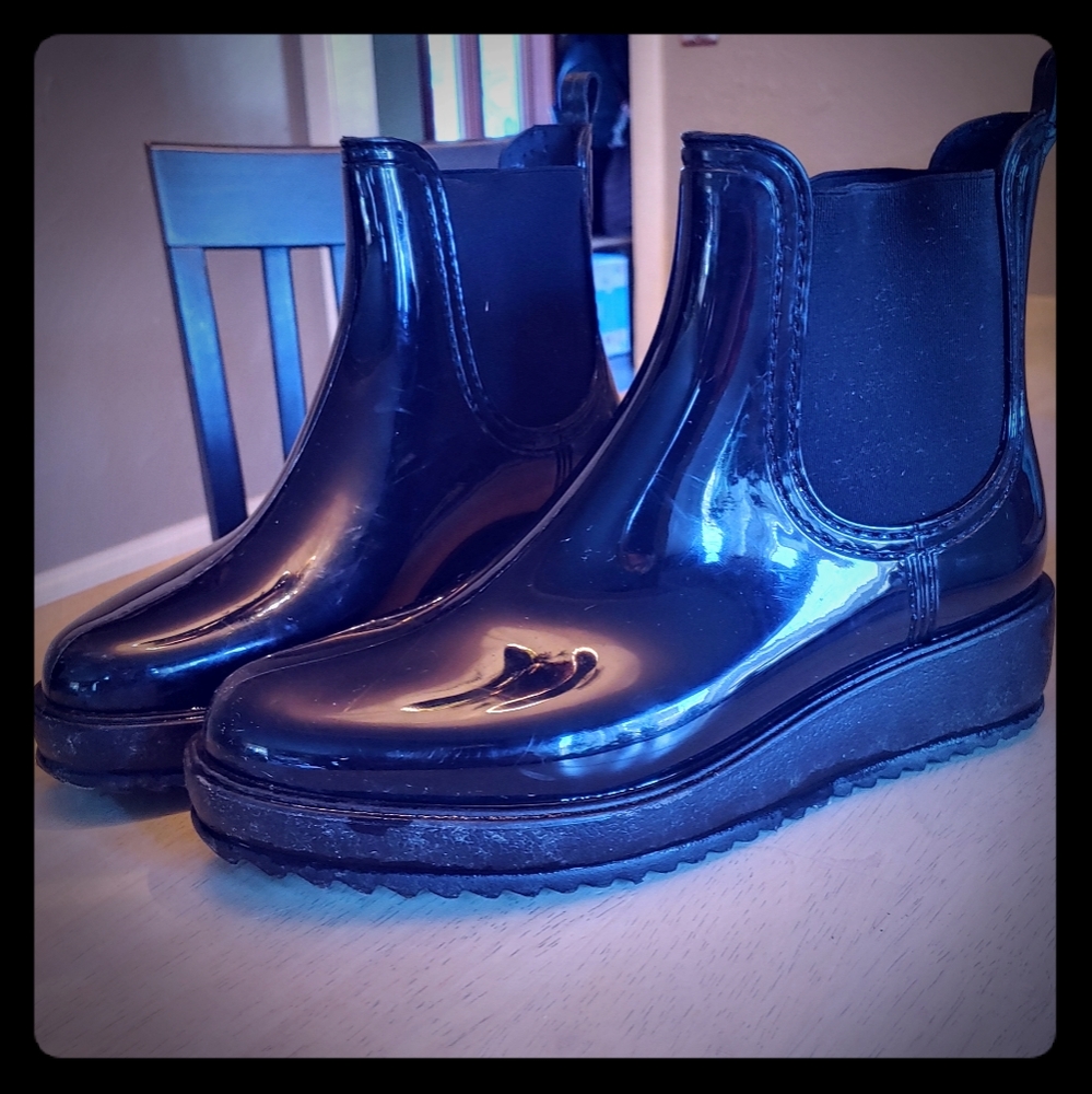 Henry Ferrera collection black rainboot